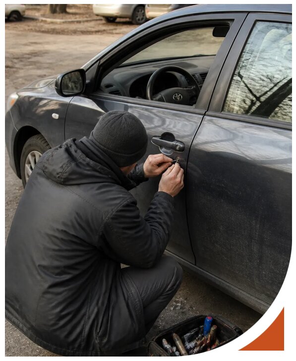 Профессиональное вскрытие автомобиля Тойота без повреждений в Новосибирске